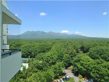 10階エレベーターホールより北西方向に望む那須連山