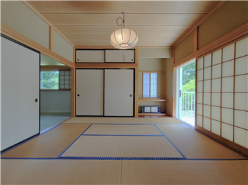 和室をLDK側より撮影