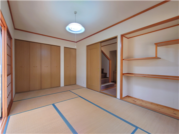 和室の北東側角よりホール方向