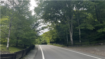 前面道路（北西方向を撮影）