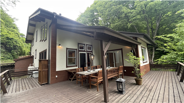 ウッドデッキより建物外観（北西方向を撮影）