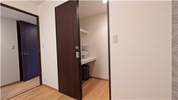 洋室のコミュニティクローゼット