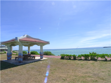 潮崎ビーチ（南浜公園）の東屋（約450m）