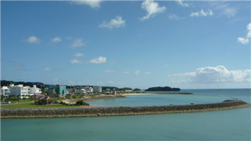 南浜公園展望台東屋（敷地から約700m)より潮崎ビーチを望む