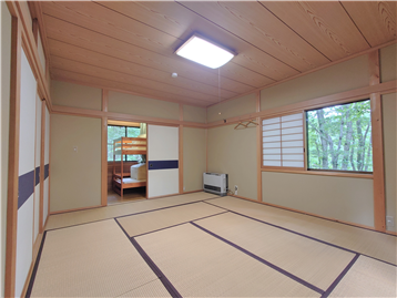 和室の西角より納戸方向
