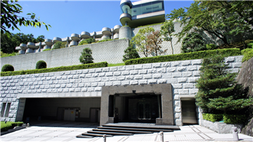 マンション外観／エントランス側