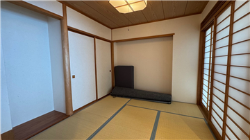 約5.1畳の和室／入口より撮影