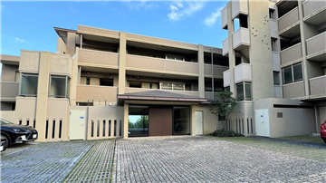 マンション外観／エントランス側