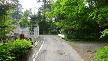 前面道路（北西方向を撮影）