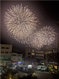 バルコニーから花火が見えます（春季撮影）