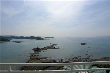 バルコニーから正面に見える田辺湾／西方向を撮影
