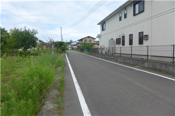 南側前面道路（東方向を撮影）