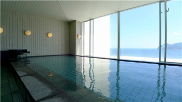 温泉大浴場／相模湾を一望できます