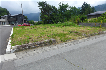 東側道路から敷地北西方向を撮影