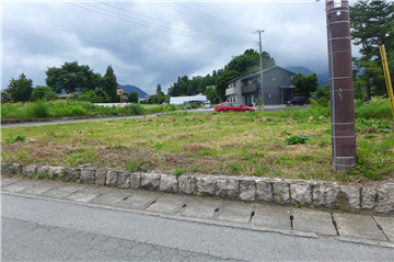 東側道路から敷地西方向を撮影