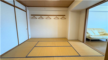 約7.0畳の和室／廊下より撮影