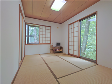 和室を居室入口より撮影