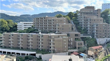 マンション外観／上からA、B、C棟で構成されてます