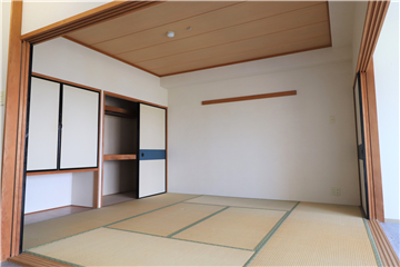 和室（キッチンから撮影）