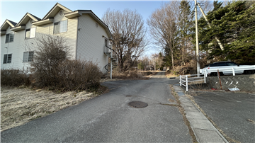 西側前面道路（北方向を撮影）