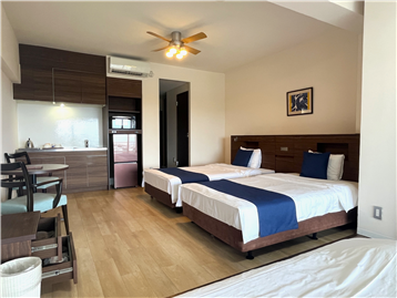 リビング・ベッドルーム（バルコニー側から撮影）