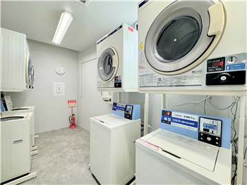 １階・コインランドリー
