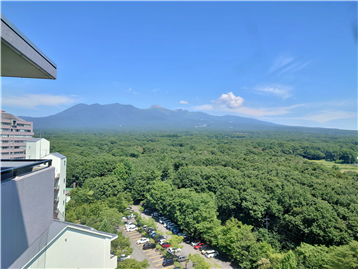 14階エレベーターホールより北西方向に望む那須連山
