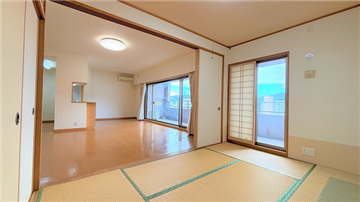 LDKと和室（和室から撮影）