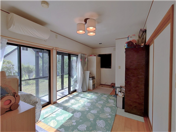 洋室1を居室入口より撮影