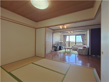 和室の西角よりLDK方向