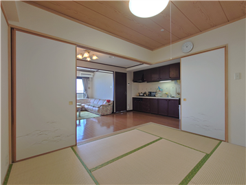 和室の北角よりLDK方向