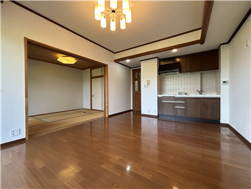 LDK/入口方向を撮影（※リフォーム・補修等前）