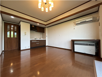 LDK/キッチン方向を撮影（※リフォーム・補修等前）
