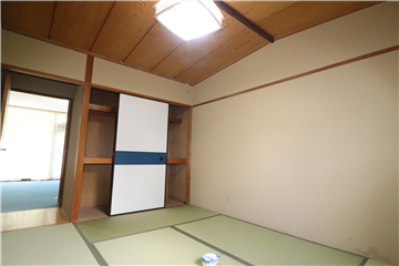 和室1（入口方向を撮影）