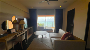 リビング・ダイニング（約１２．７畳）