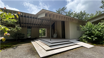 母屋(エントランス方向を撮影)