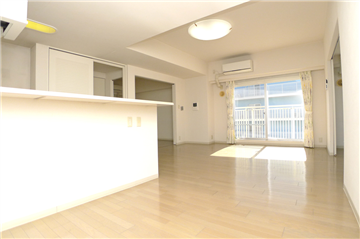 南側に開口がある約16.0畳のLDK