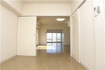 洋室2からLDK・洋室1越しに眺望が楽しめます