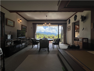 LDK / 入口側から撮影