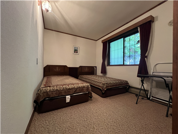 洋室 / ホール側から撮影