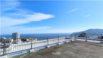 屋上ラウンジからは熱海市街地を一望できます