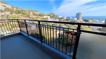 バルコからの東方向の眺望／緑豊かな山景色と海眺望を愉しめます