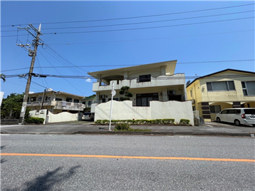 建物外観／前面道路から撮影