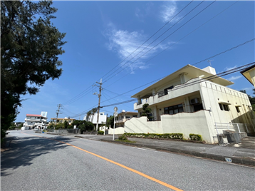 建物外観／前面道路より撮影