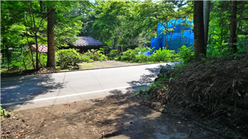 敷地ヵら見た南西側道路（南側を撮影）