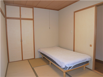 和室　押入と天袋があります