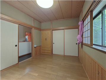 洋室2の北角より居室入口方向