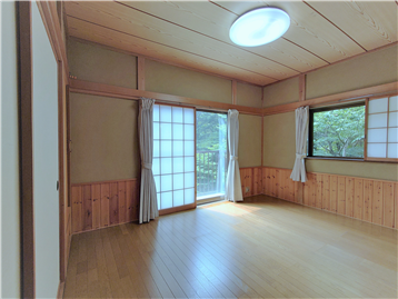 洋室3の居室入口よりバルコニー方向