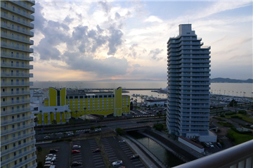バルコニーから北西方向に見える夕景