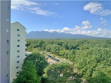 エレベーターホールより北西方向に望む那須連山